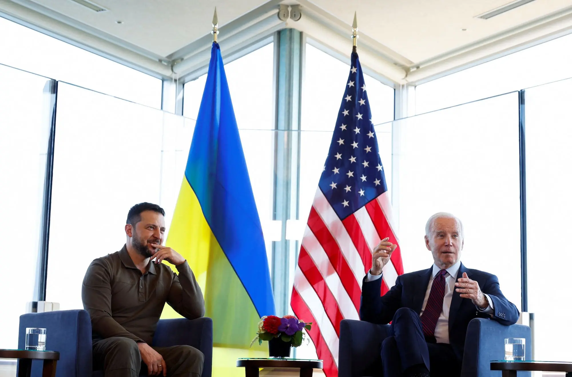 230521021512-02-biden-zelensky-g7-052123