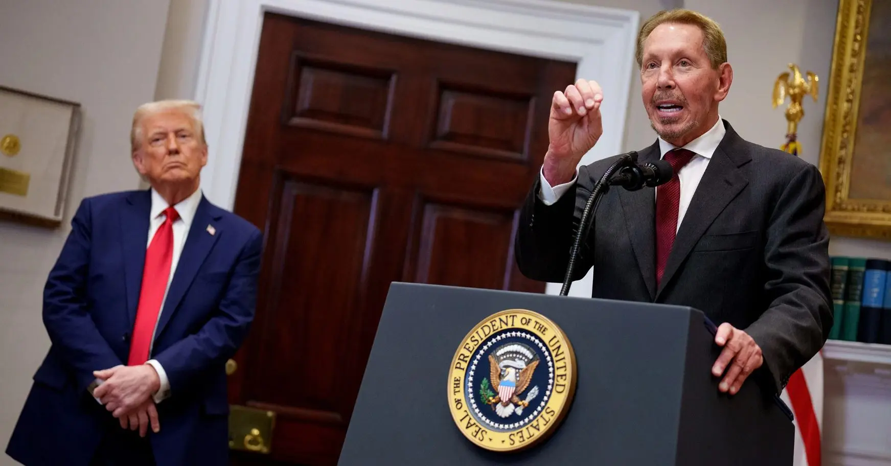 رئیس‌جمهوری در سایه آمریکا