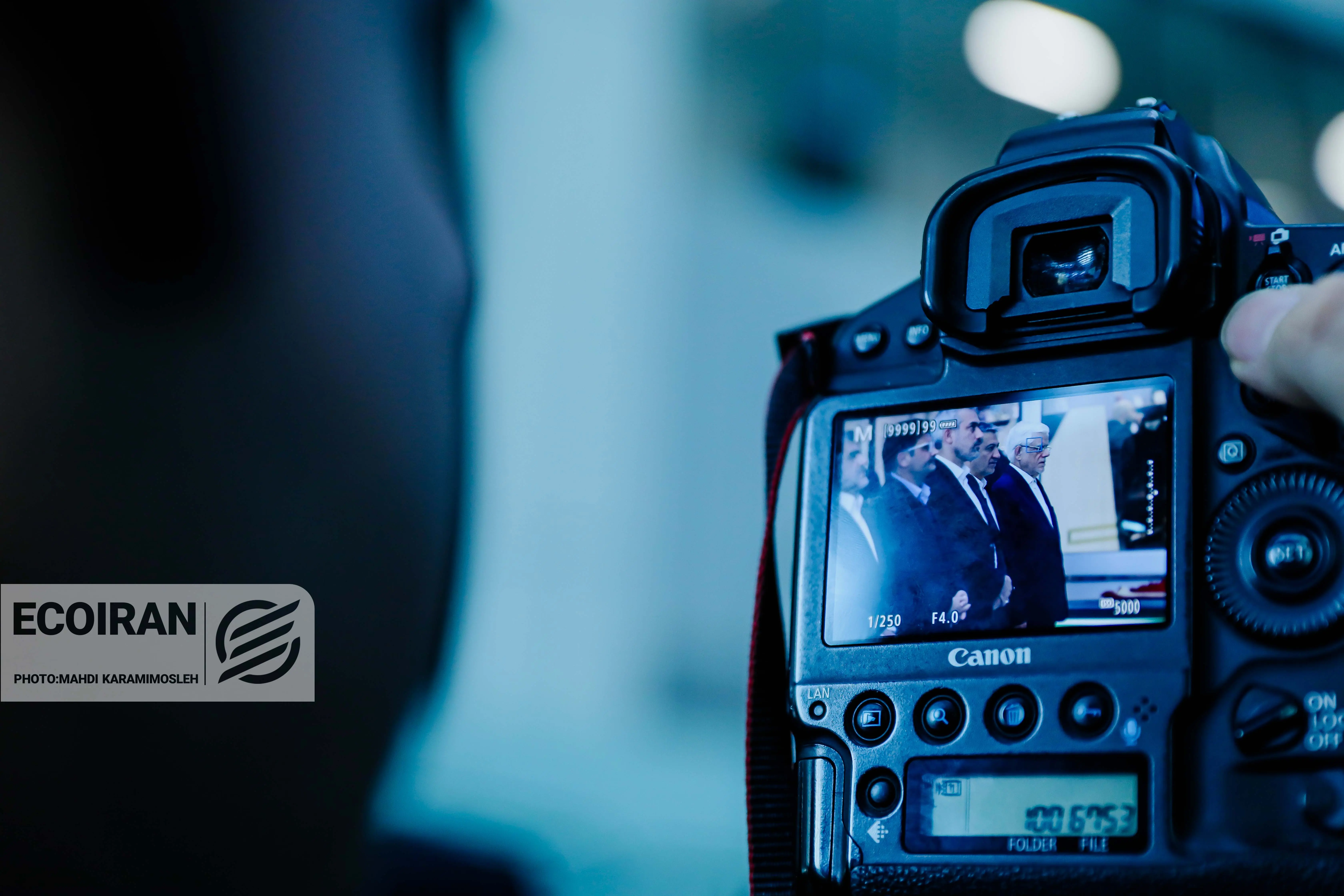 آیین نواختن زنگ آغاز معاملات عارف