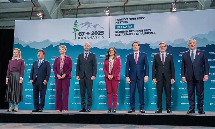 g7november2025familyphoto-post