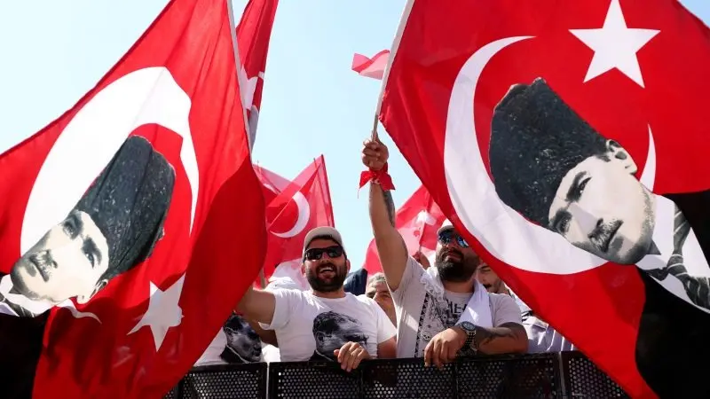 Supporters-of-Ataturk-800x450