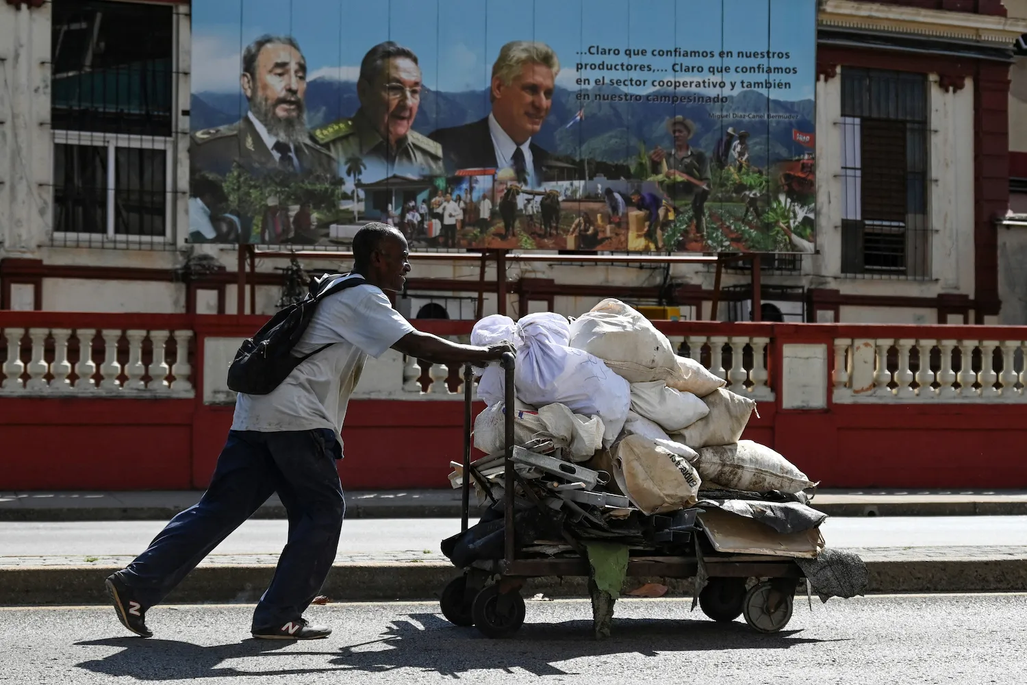 Cuba-poverty-GettyImages-2087330098.jpg