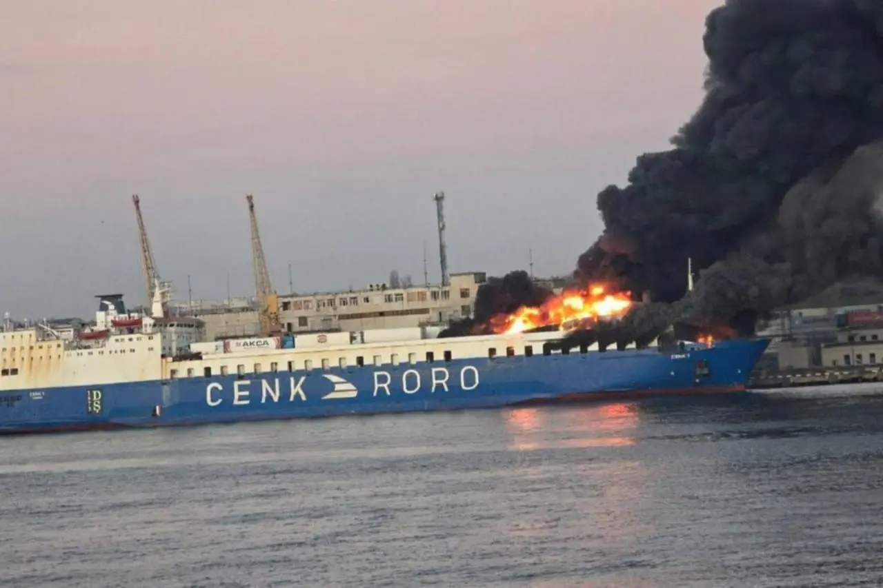 russia-hits-turkish-cargo-ship-in-ukraines-odessa-3211262_20251212192516_20251212192516