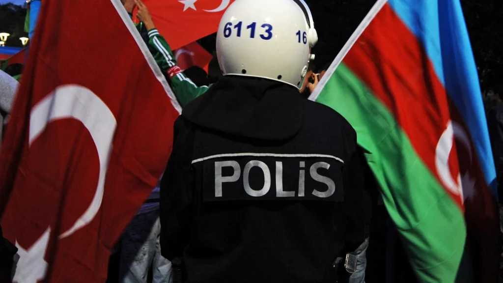 Turkey-bursa-Azerbaijan-flags-10-14-2009-Mustafa-Ozer-AFP.jpg