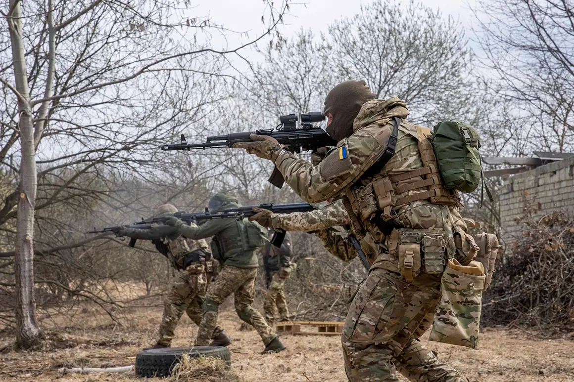 220425-ukraine-weapons-ap-773