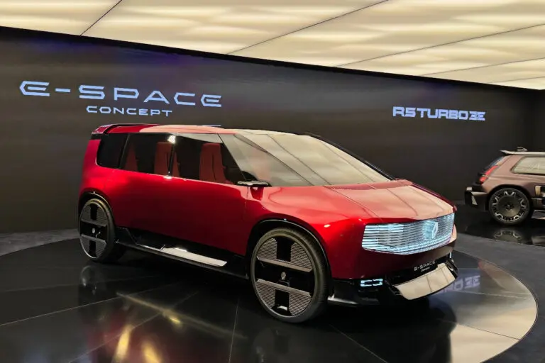 main-renault-e-space-concept-mondial-auto-2026-fb-003-jpg-e7ee5631-2f99-4cab-8075-ba685b353d61-bd-768x512