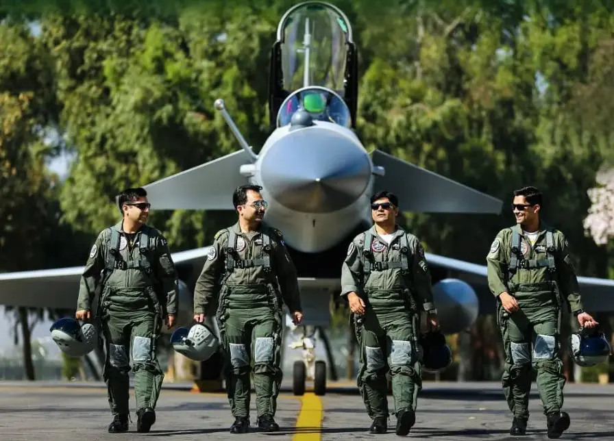 عکس3 (جنگنده چینی ارتش پاکستان)