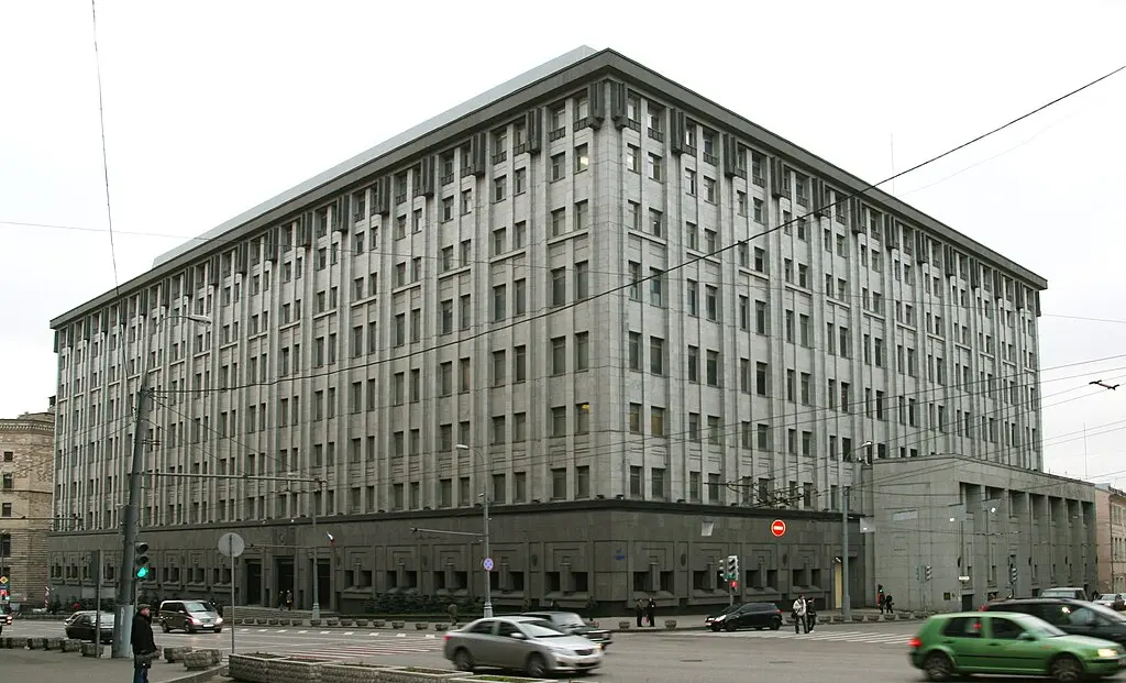 Moscow_Kuznetsky_Most_Street_24