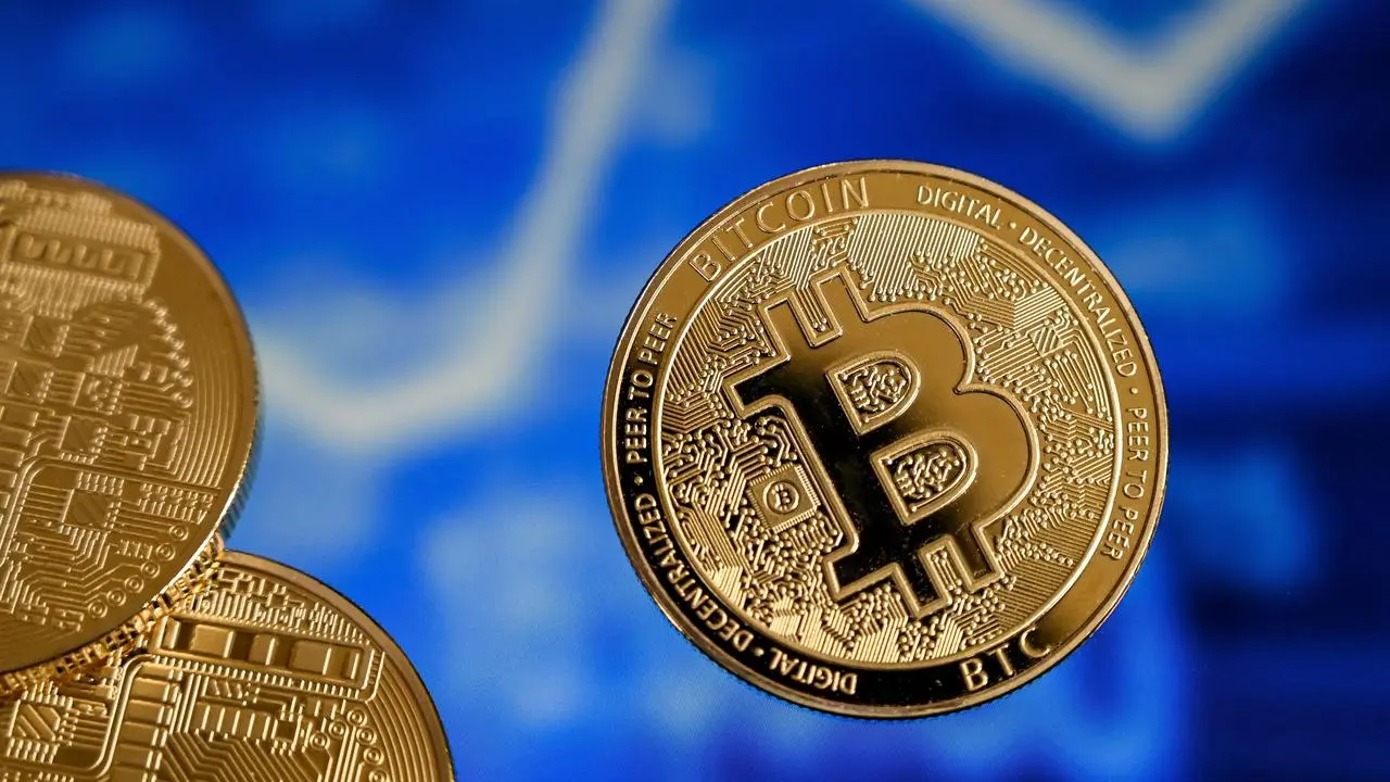 koers-bitcoin-krabbelt-op-en-nadert-grens-van-34000-dollar