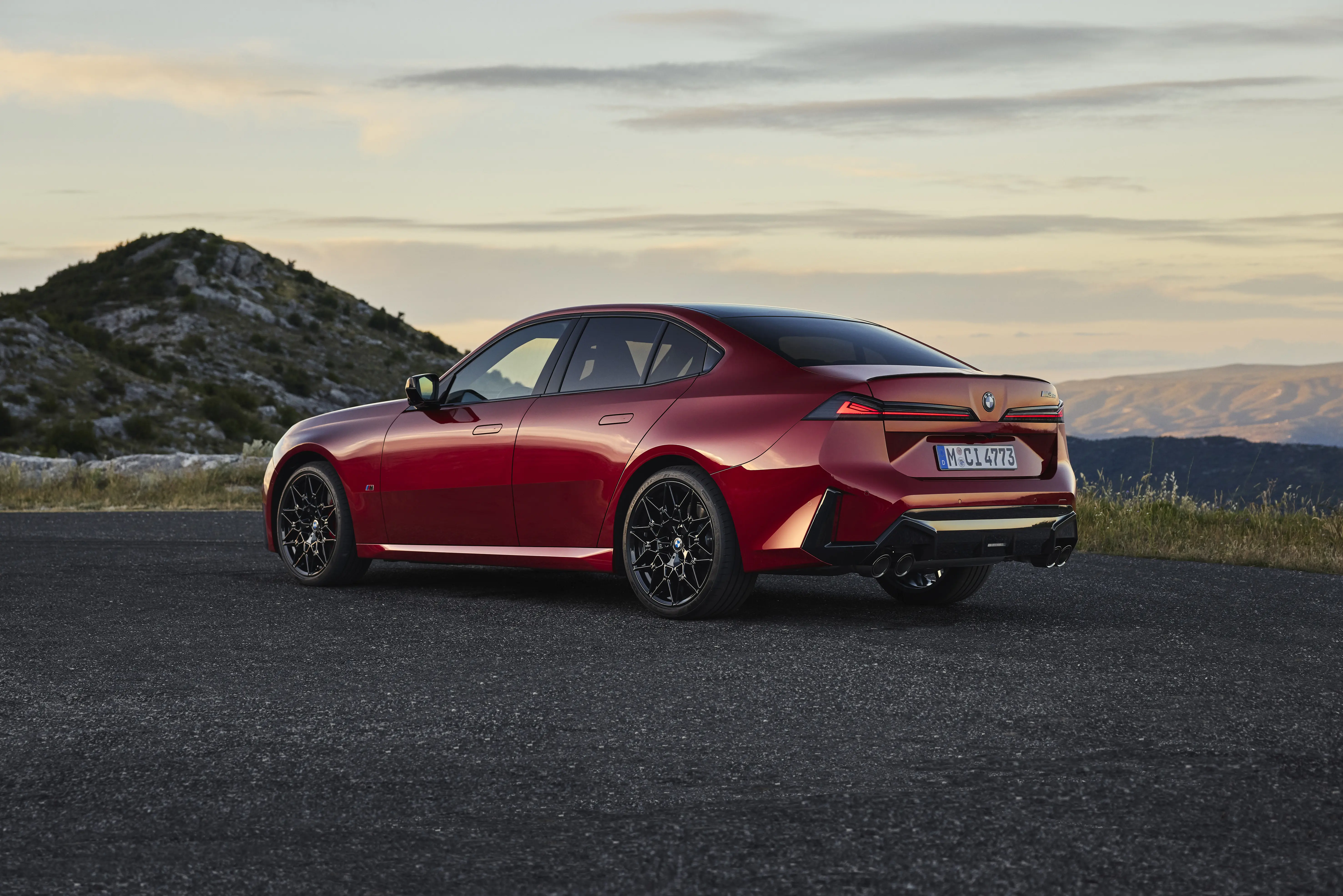 P90657708_highRes_the-new-bmw-m350-xdr