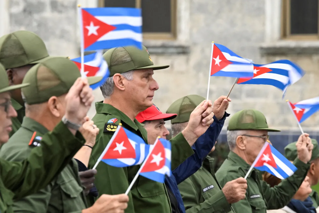 2026-01-17T020753Z_390019145_RC2D2JAJEN94_RTRMADP_3_USA-VENEZUELA-CUBA.JPG