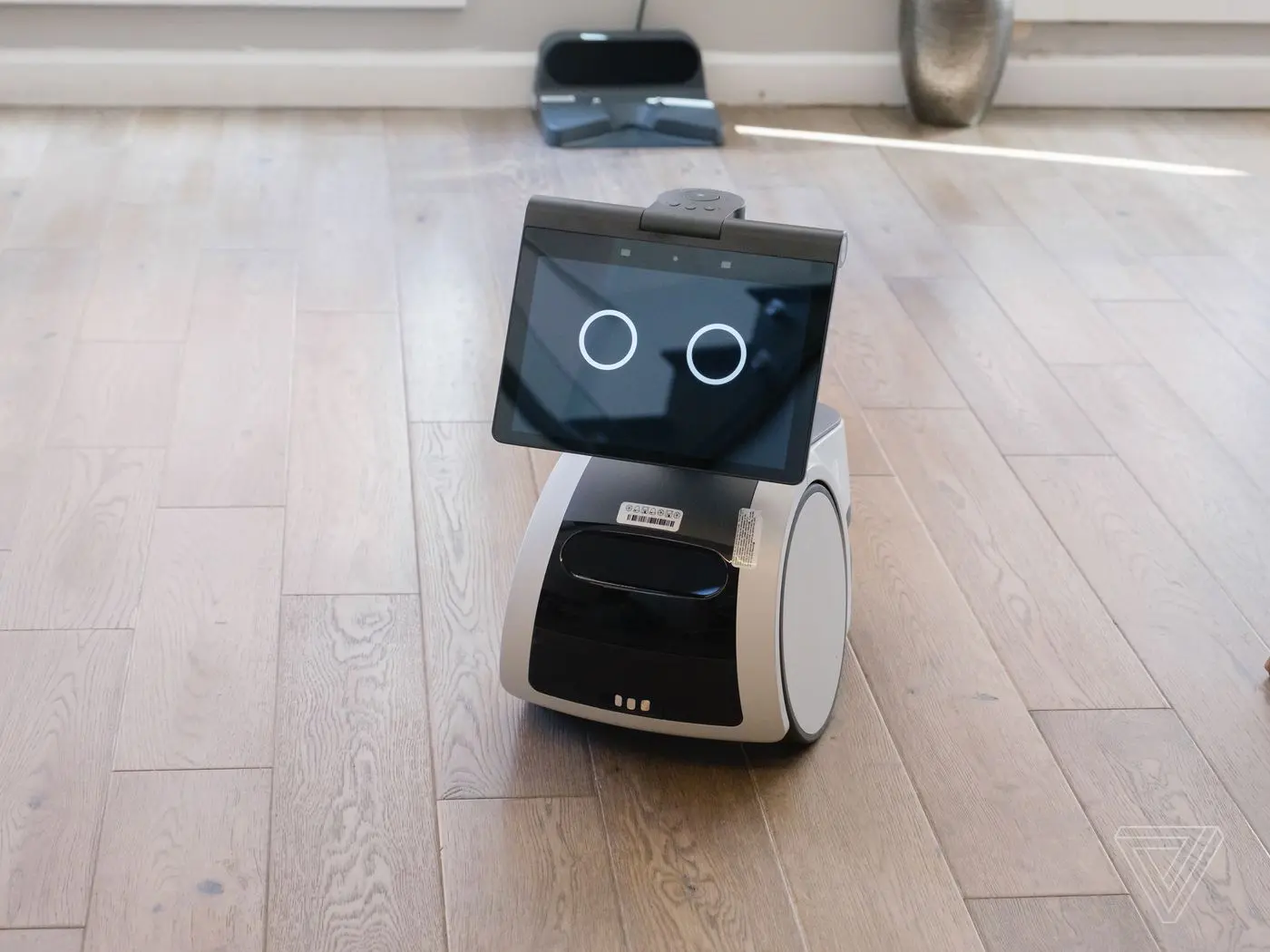 amazon_astro_home_robot_4773_8