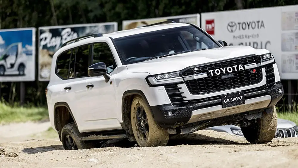 2022-Toyota-Land-Cruiser-300-Series-GR-Sport-suv-white-1001x565-(2)
