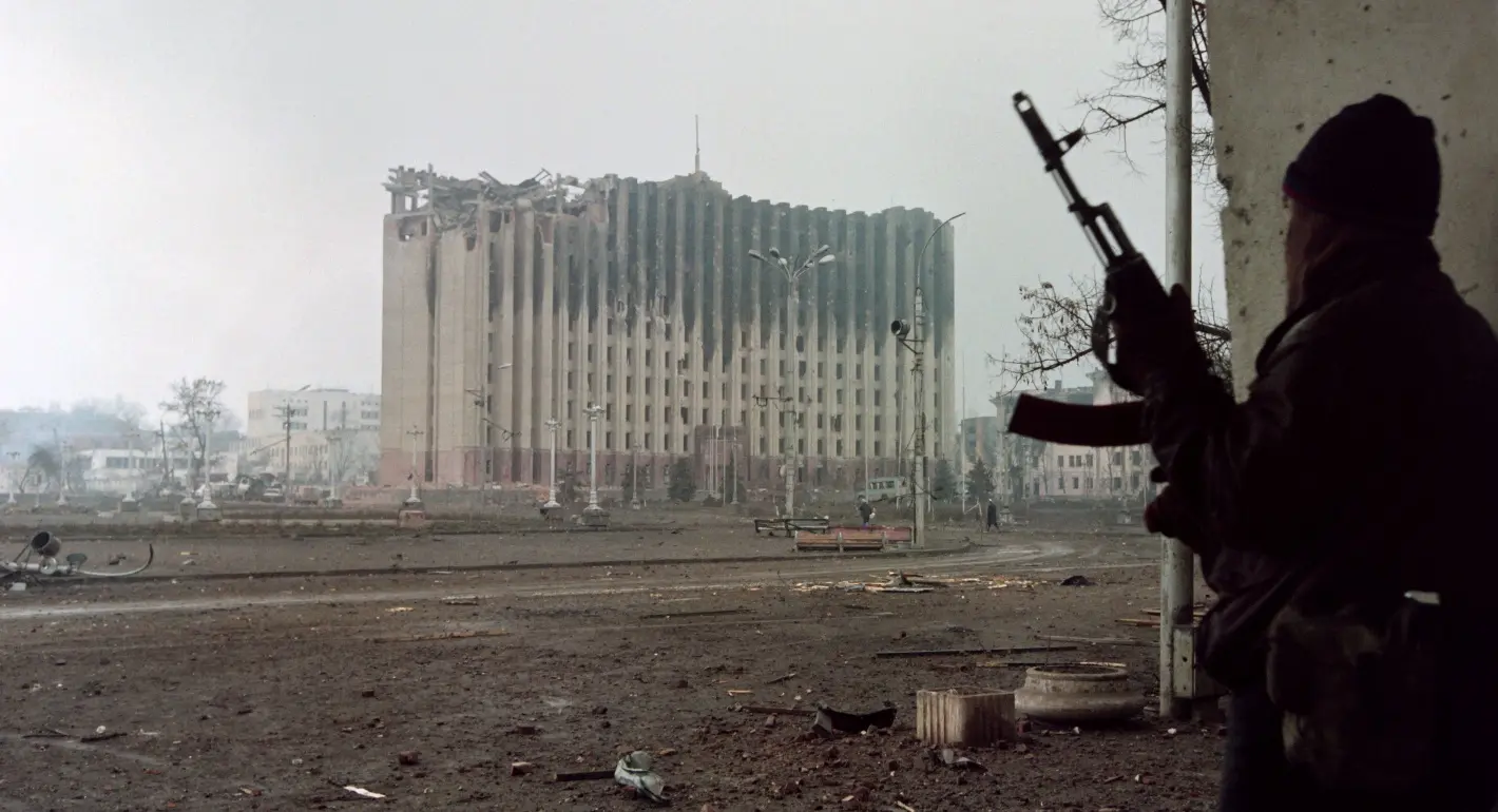 Chechnya_soldier_1995_1420_2
