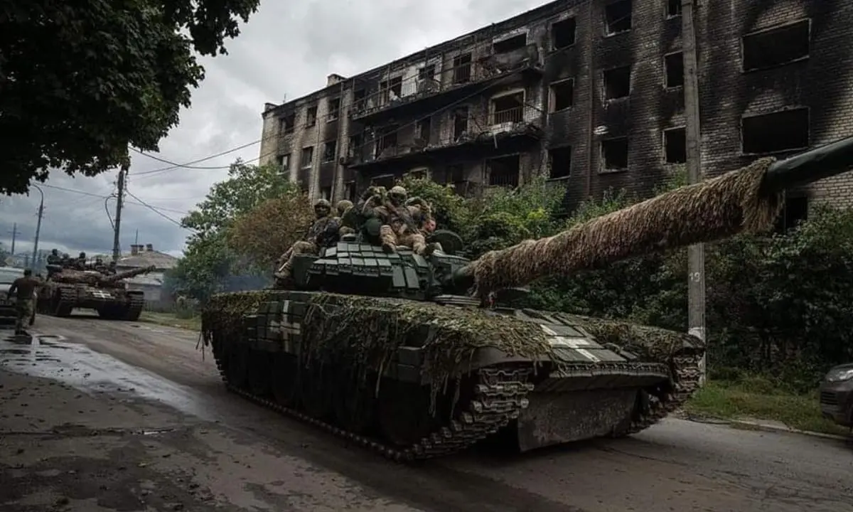 UA_T-72AV_with_cross_011