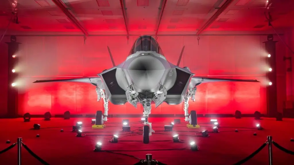 F-35-Stealth-Fighter-in-Red-1024x576