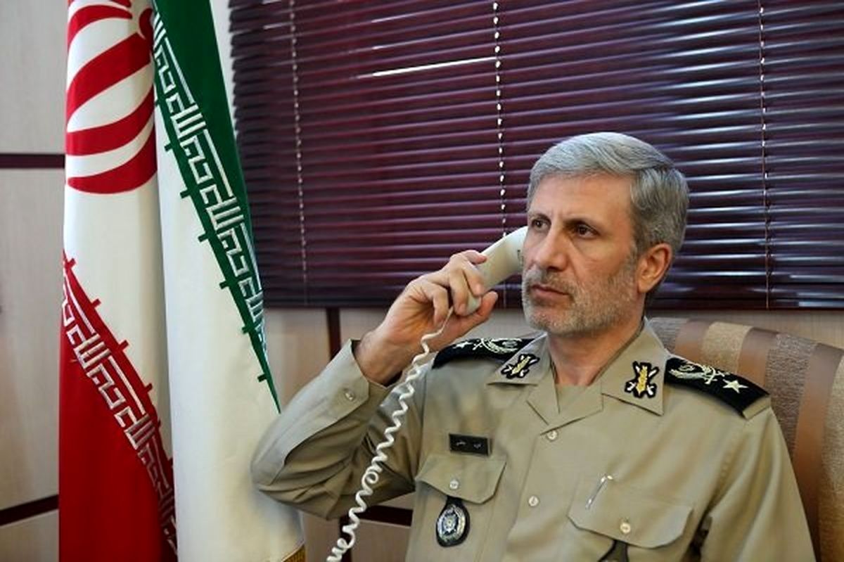 فرمانده کل ارتش: پدافند هوایی در خط مقدم امنیت ملی است