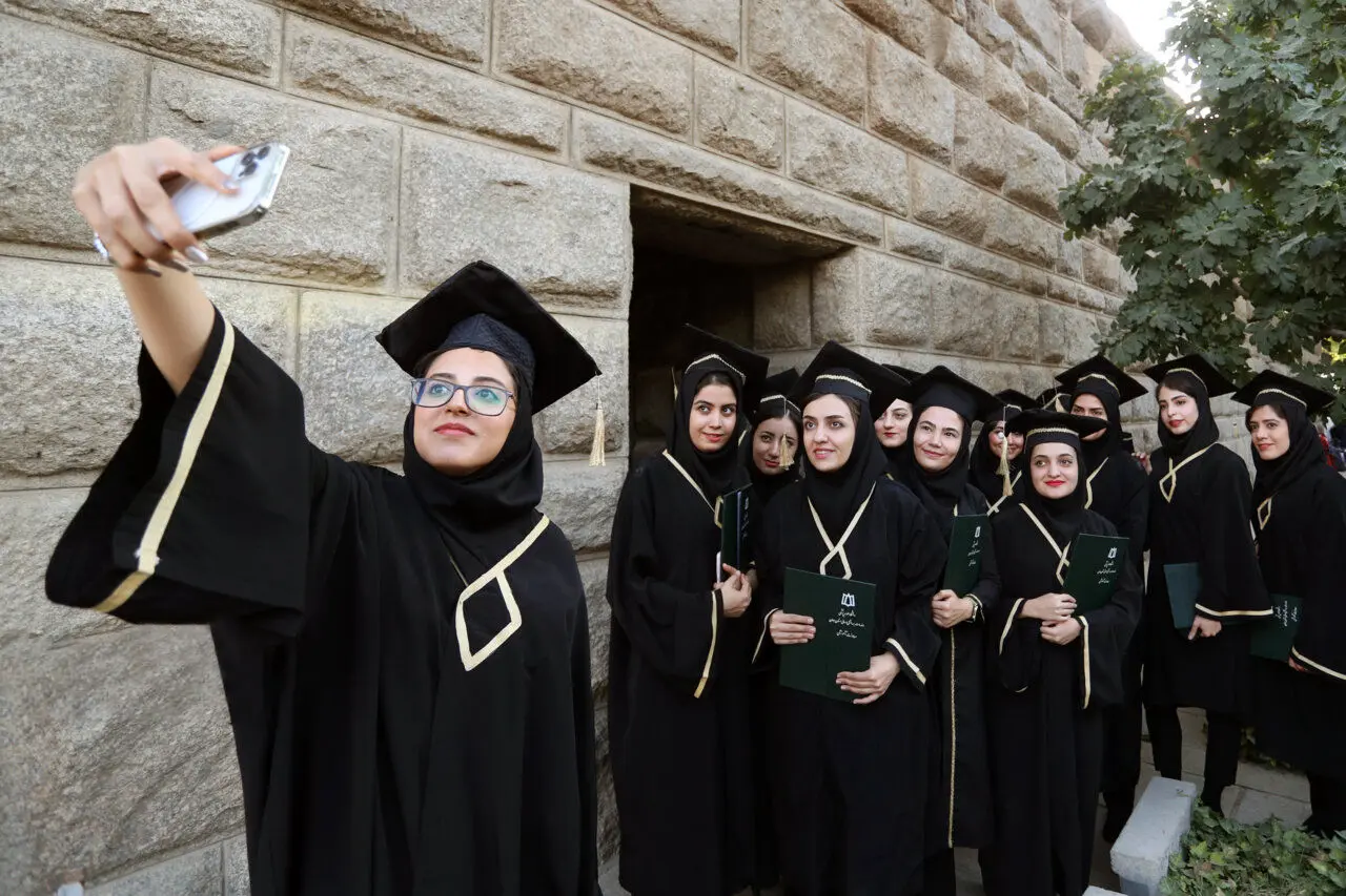 مدرک گرایی ایرانی؛ جایگاه دکتراخوانده‌ها در بازار کار