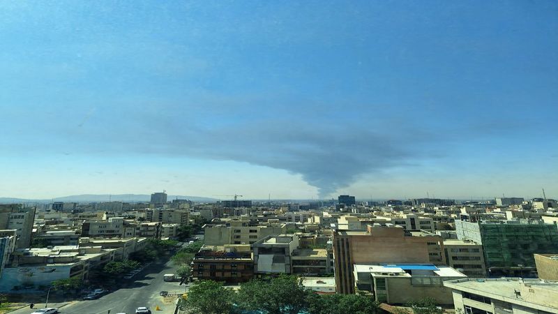 دود سیاه در شهران ناشی از مشتقات نفتی؛ خطر جدی وجود ندارد