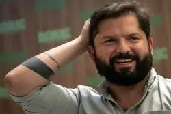 رئیس‌جمهوری با خالکوبی و بیزار از کروات