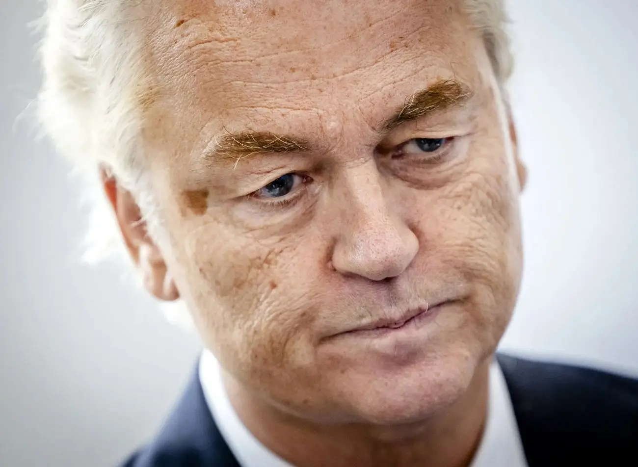 فروپاشی دولت هلند پس از استعفای سیاستمدار جنجالی