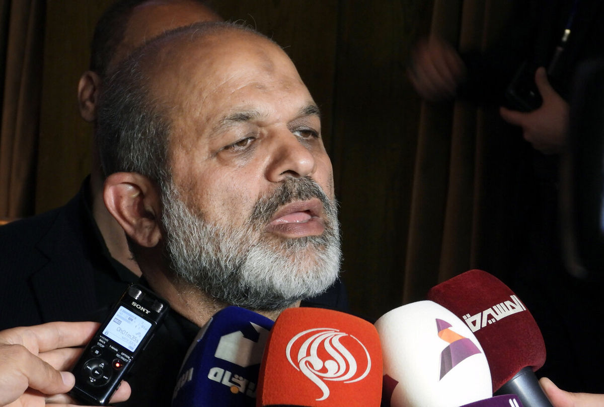 مشاور فرمانده سپاه: ما هیچ نگرانی از طولانی شدن جنگ نداریم/ هر زمان که صلاح بدانیم تجهیزات مدرن خود را وارد میدان خواهیم کرد
