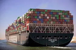 نخستین شناور نفتی بزرگ در بندر شهید رجایی لنگر گرفت