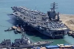 جنگنده های این کشور بر فراز ناوشکن نیرو دریایی آمریکا + فیلم