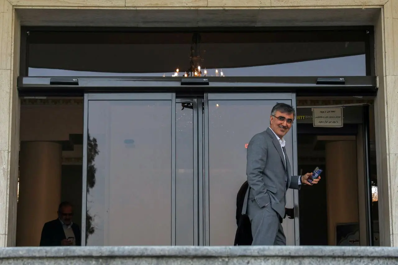 گره فرزین در بازار ارز کجاست؟