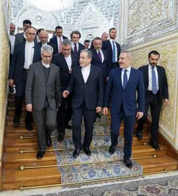 اولین سفر یک وزیر خارجه به تهران بعد از گذشت 5 ماه از جنگ / «فیدان» ترکیه در تالار آئینه 