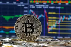 سقوط آزاد رمزارزها/ افت 18 درصدی قیمت بیت‌کوین در یک ماه