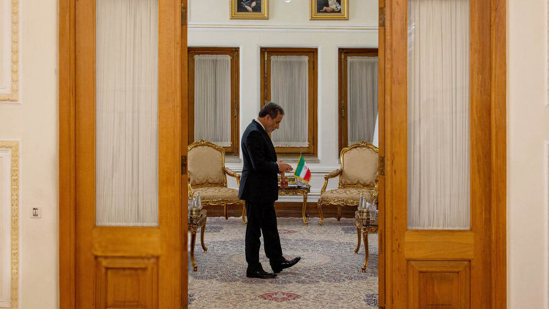 وزیر امور خارجه در تنگنای بهارستان؛ علت فراخواندن عباس عراقچی به مجلس در میانه مذاکرات چیست؟