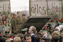 18 آبان؛ سالروز براندازی دیوار برلین