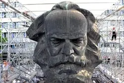 «اقتصاد نهادگرا» به منزلۀ انکار علم اقتصاد است