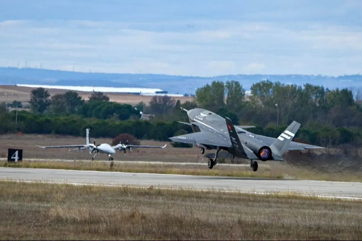 سلاح جدید ترکیه که رادارها را گیج می‌کند/ جنگنده‌ای که خلبان نمی‌خواهد