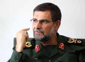 فرمانده نیروی دریایی سپاه: پرچم ما عملیاتی است، اما سفید بالا نمی‌بریم