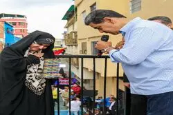 عکس | ادای احترام نیکولاس مادورو مقابل سحر امامی؛ لبخند مجری خبرساز شبکه خبر بعد از دریافت جوایز ویژه روزنامه‌نگاری!

