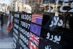 رویت دیپلماسی در بازار ارز و سکه؛ قیمت دلار و سکه کاهشی شدند