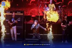 رئیس‌جمهور گیتار به دست