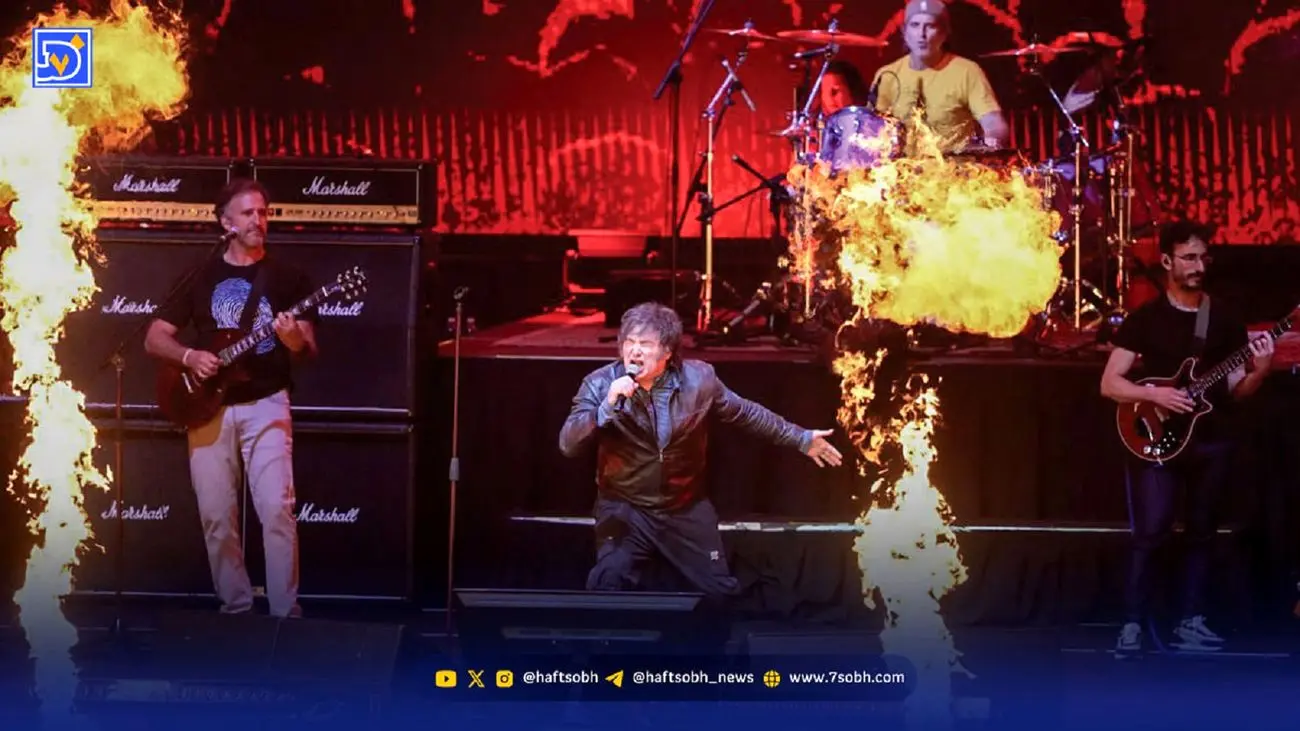 رئیس‌جمهور گیتار به دست