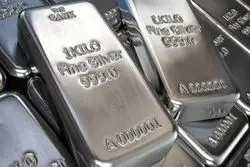 نقره از طلا، طلاتر شد/ برای سرمایه گذاری نقره بخریم؟