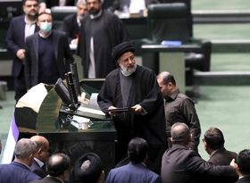 تأثیر تغییرات بودجه 1402 بر شرکت‌های بورس تهران ادامه دارد