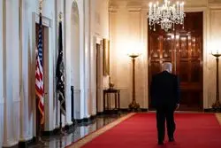 فوران آتش زیر خاکستر؛ چگونه در یک هفته ترامپ در لحظه‌ اوج عقب نشست؟