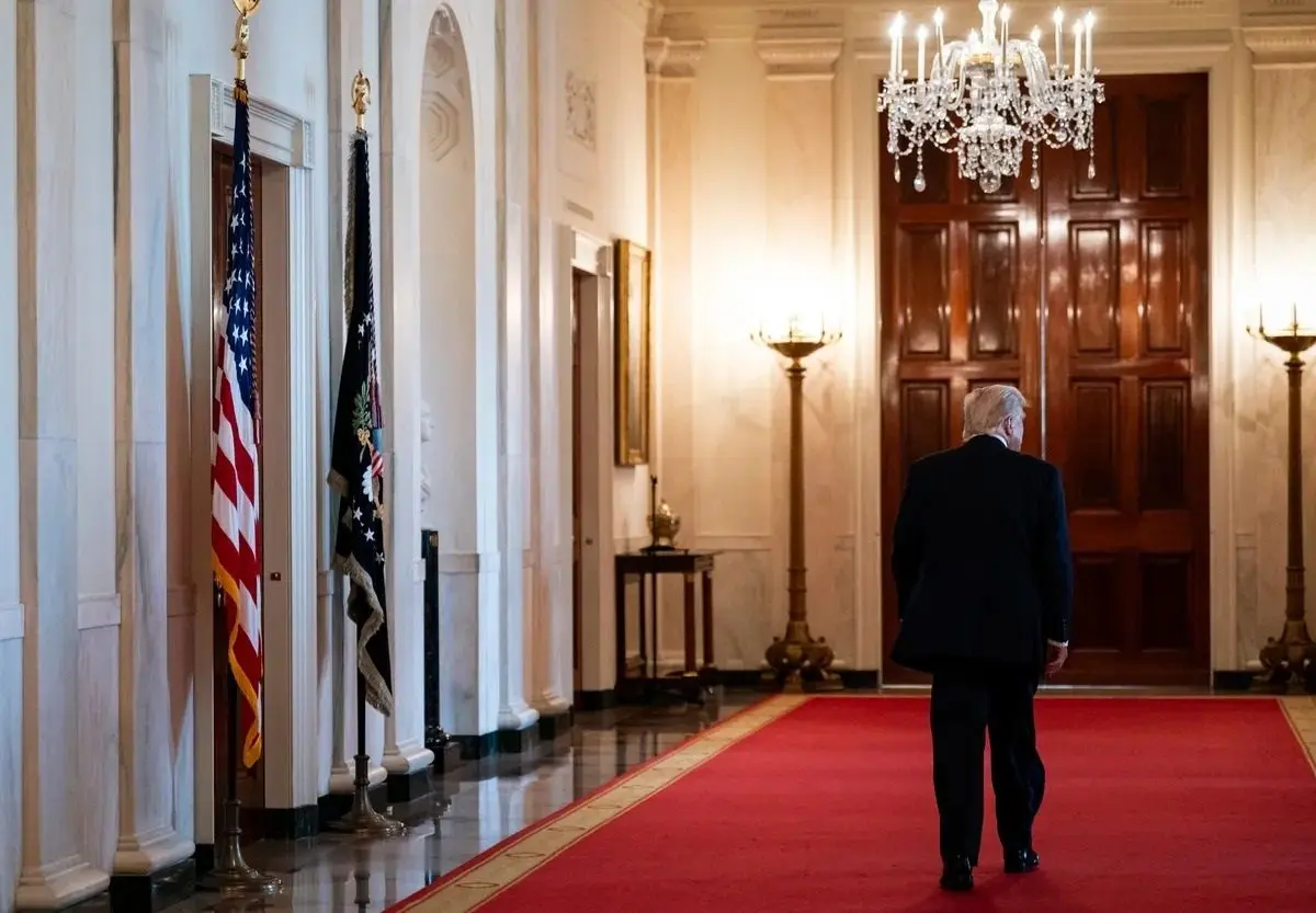 فوران آتش زیر خاکستر؛ چگونه در یک هفته ترامپ در لحظه‌ اوج عقب نشست؟