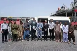 پایان بازداشت ۱۰ صیاد ایرانی در امارات؛ بازگشت به میهن + عکس