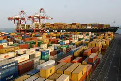پهلوگیری یک کشتی اقیانوس‌پیما در بندر‌عباس ؛ ورود محموله ۷۰ هزار تنی شکرخام