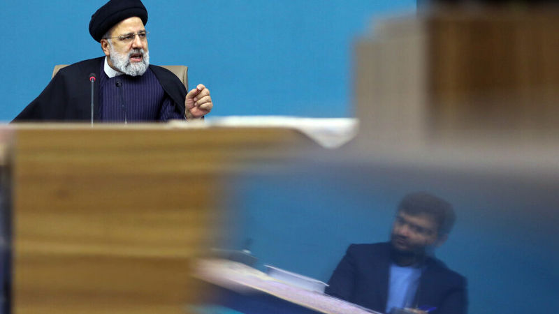 انتقاد رئیس‌جمهور از عدم اجرای قوانین مناطق آزاد