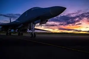 هواپیماهای نظامی آمریکا به پرواز درآمدند/ ونزوئلا و آمریکا وارد جنگ شدند؟