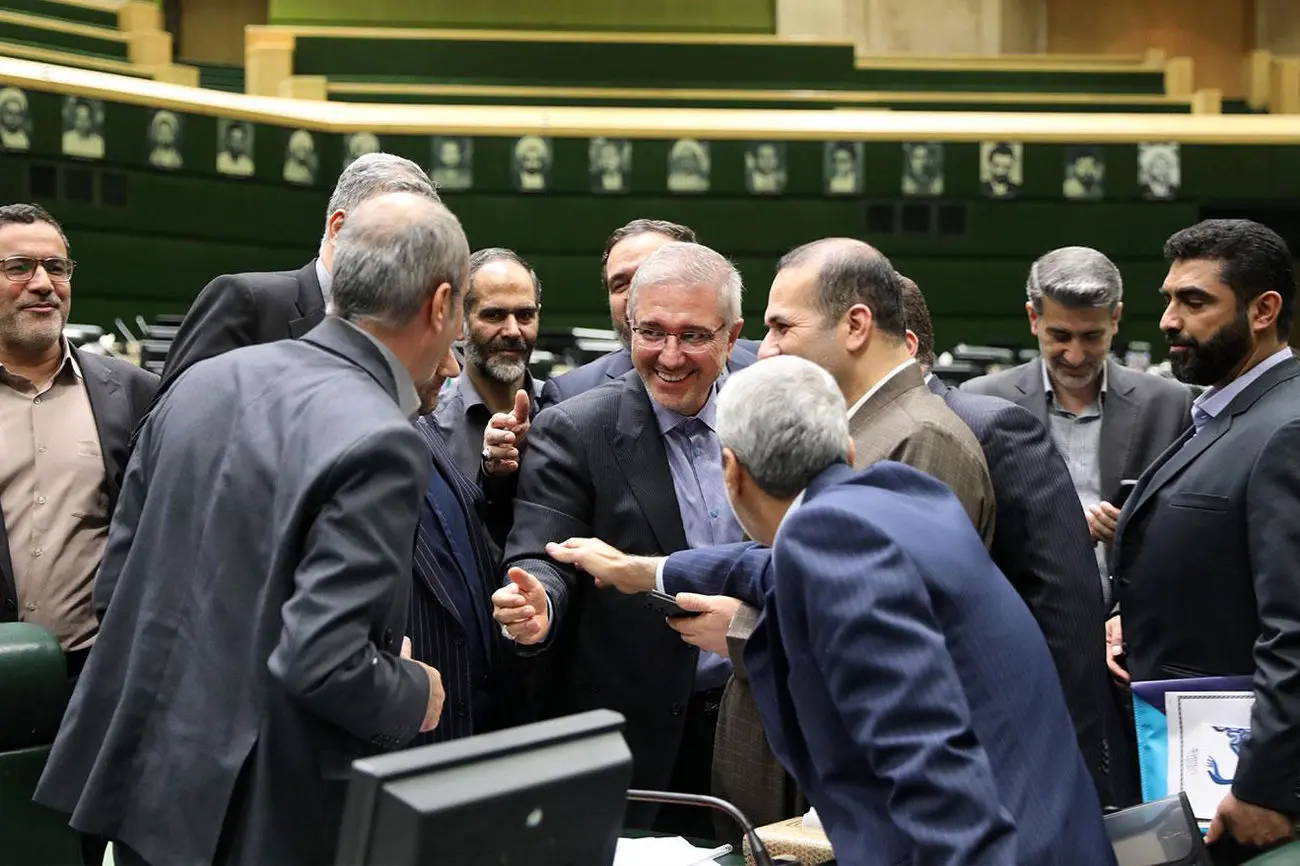 دعوای بنزینی دولت و مجلس بالا گرفت