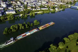 انتقال از جاده‌ها به رودخانه‌ها: پتانسیل عظیم حمل‌و‌نقل در آبراه‌های داخلی